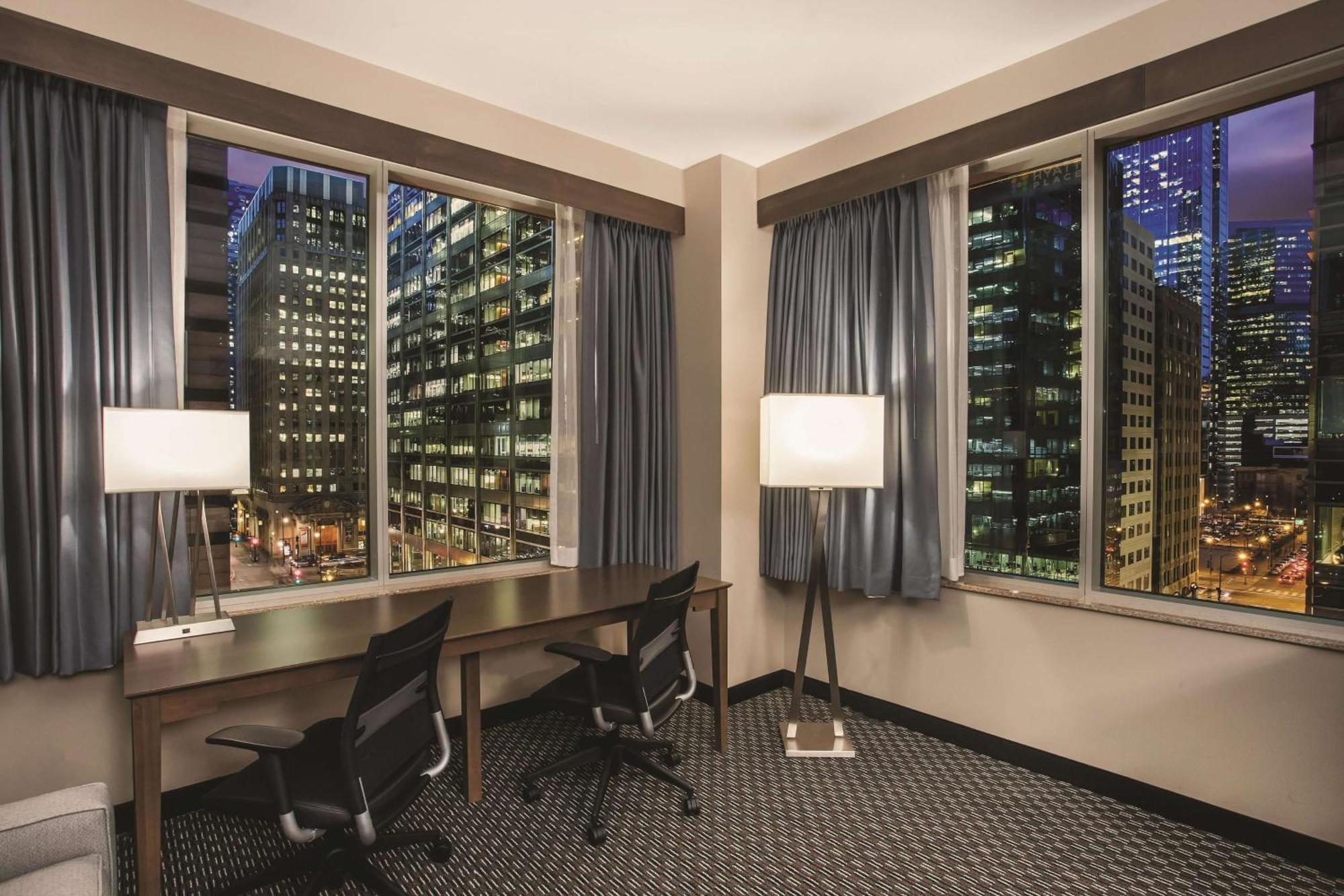 Corner King Suite with Sofa Bed and Panoramic City View - Non-Smoking
