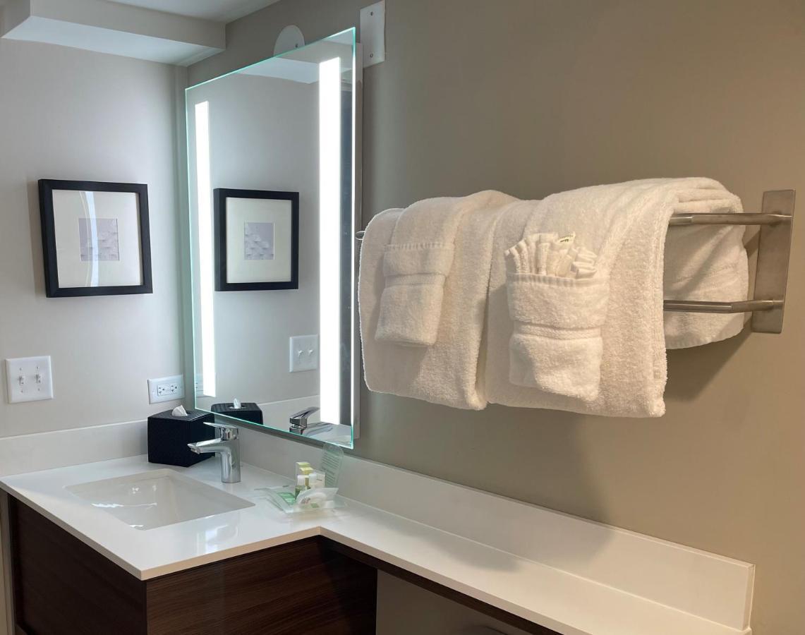 Queen Room with Two Queen Beds and Mobility Accessible Tub