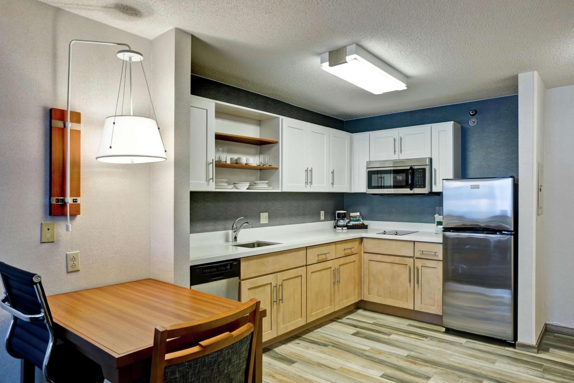 One-Bedroom Queen Suite
