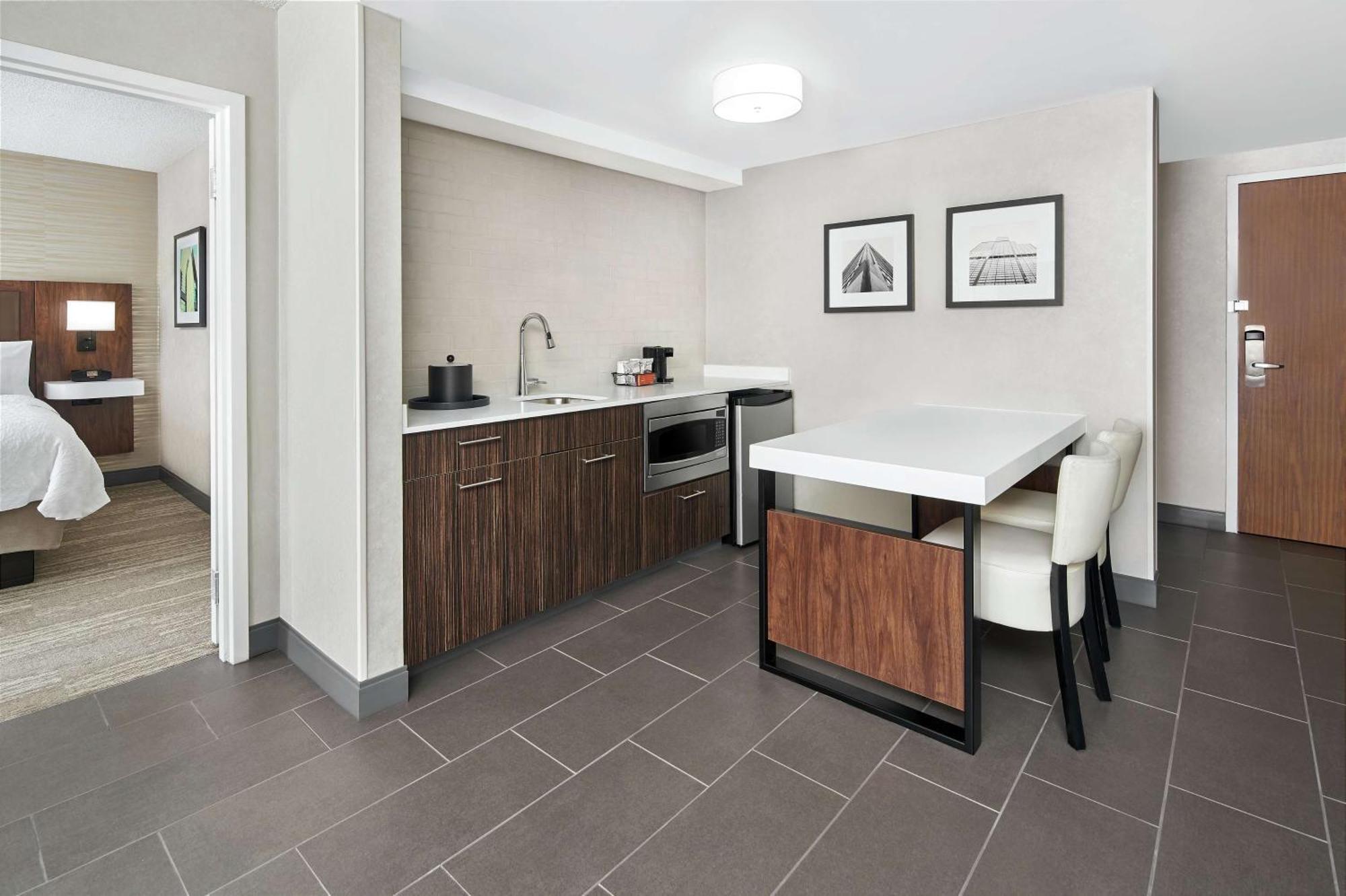 One-Bedroom King Suite