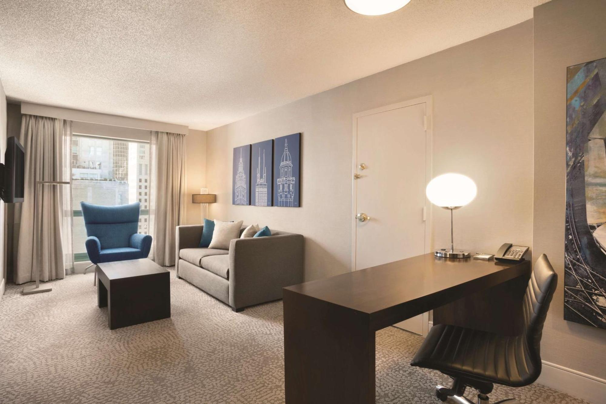 One-Bedroom King Suite with Mobility Accessible Tub,1552162687:JPEG