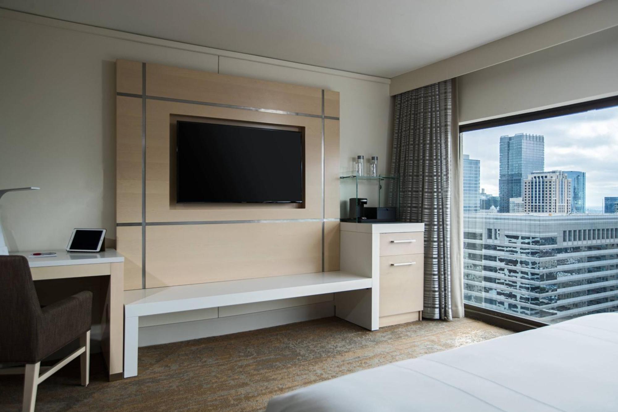 King Room with City View - Hearing Accessible/High Floor