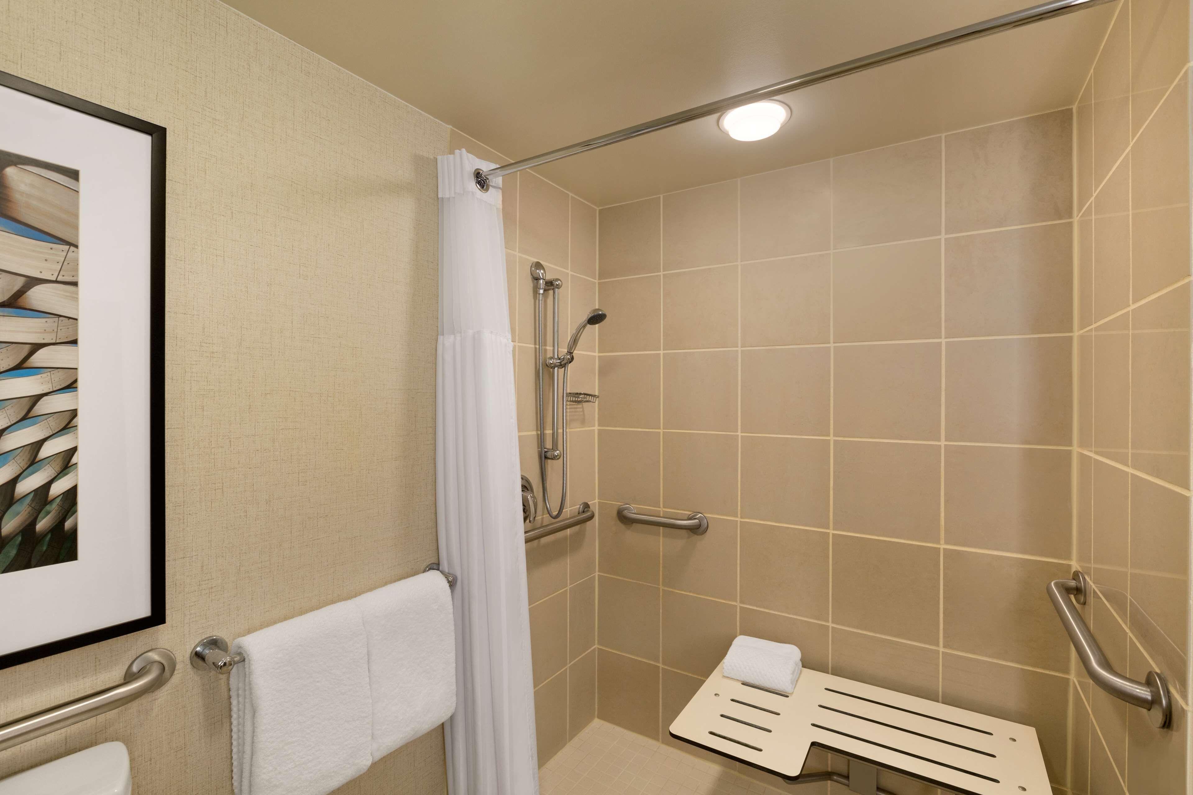 One-Bedroom Suite with Two Double Beds - Roll-In Shower,1552162819:JPEG