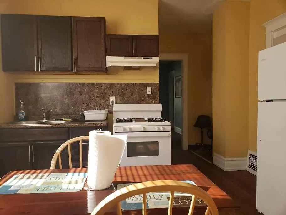 Large Four Bedroom Freshly Remodeled Apartment-1