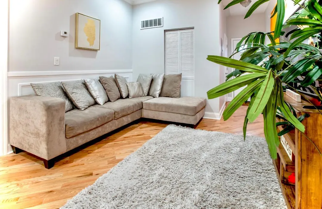 Lux Apt In Bronzeville, Min From Downtown-Rsv Now!-1