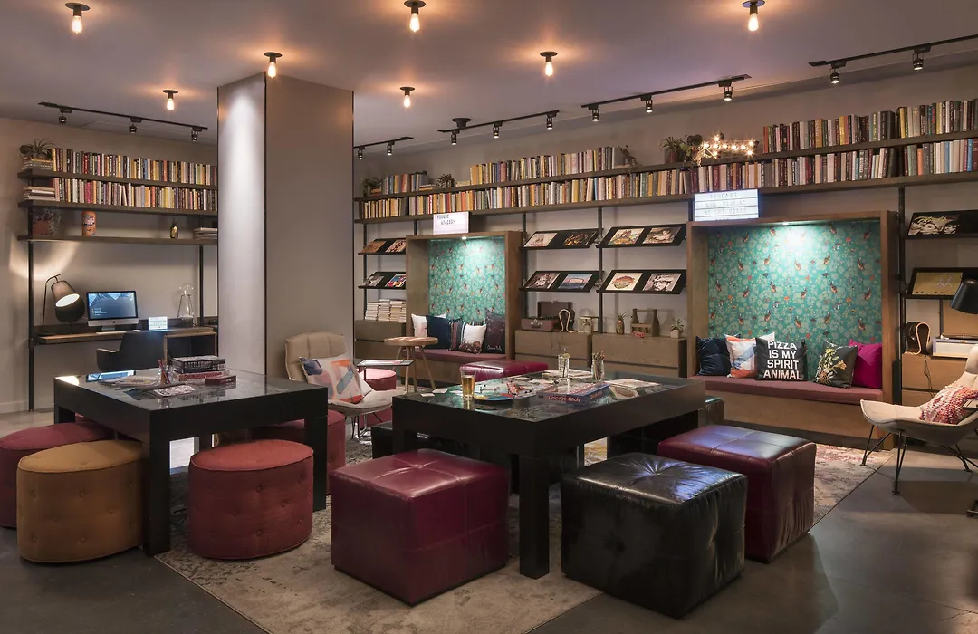 Moxy Chicago Downtown-1