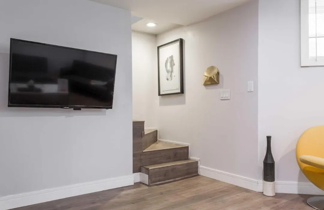 Double Play Wrigley - Prime Location Across From Wrigley Field & Transit - 2Br Apts-1