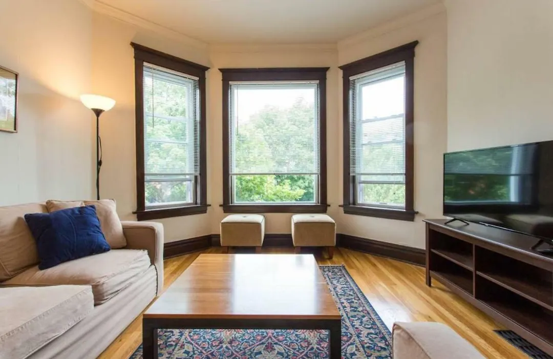 Wrigley Oasis! Steps From The Field! - 3Bd 1Ba-1