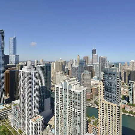 Luxury Downtown Chicago Suites-3