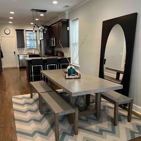 Trendy West Town Flat - 2 Bed / 1.5 Bath W Parking-3