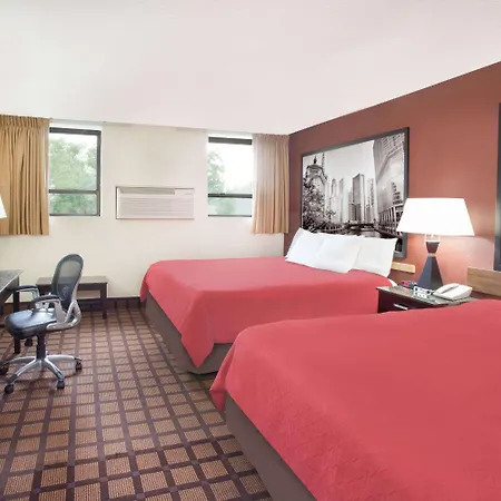 Super 8 By Wyndham Chicago Il-3