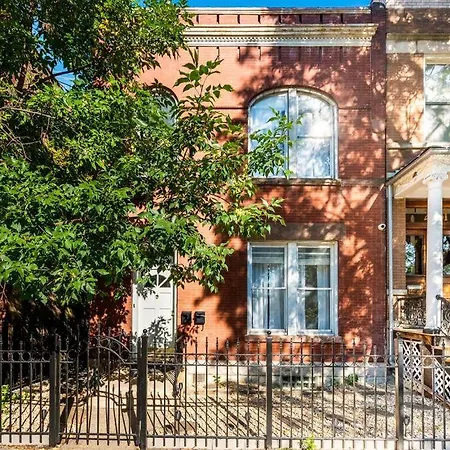 Lincoln Park 3 Bedroom Penthouse-3