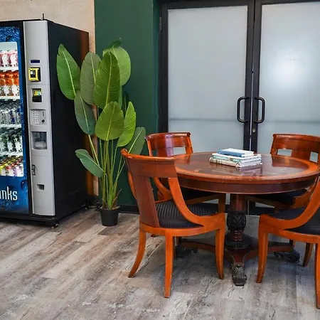 Modern 2Br Loft With Amazing City Skyline View And Optional Parking For 8 Guests Near Mccormick Place And Soldier Field-3