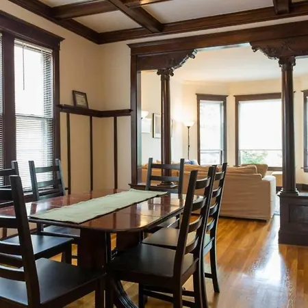Wrigley Oasis! Steps From The Field! - 3Bd 1Ba-2